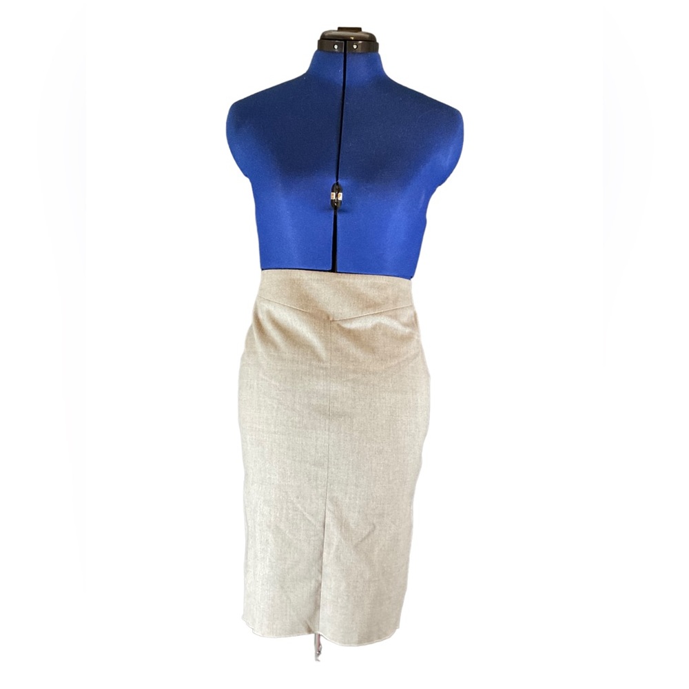 BCBGMAXAZRIA	Wool pencil skirt in light grey, Mermaid pleat, Size 0 EUC